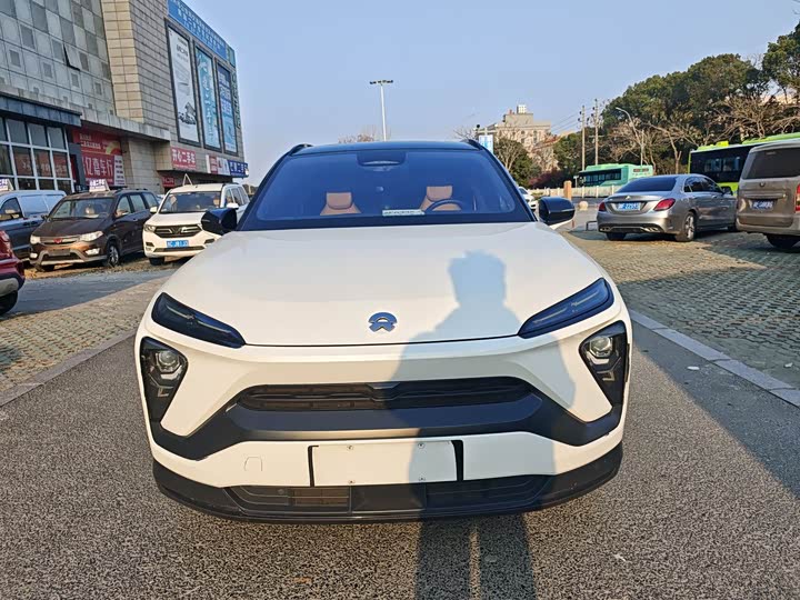 Фото 2 - Nio ES6