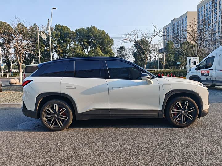 Фото 3 - Nio ES6