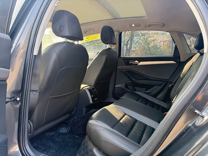 Фото 6 - Volkswagen Sagitar L