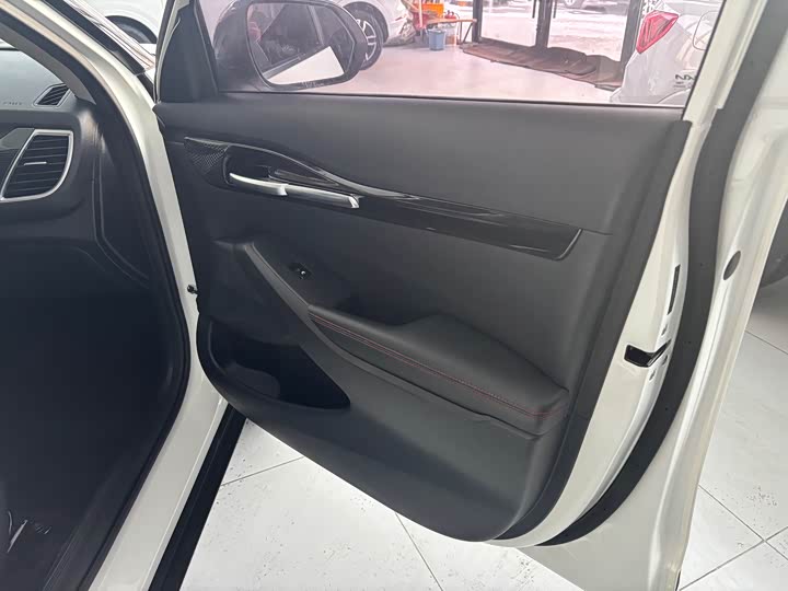 Фото 8 - Kia KX3