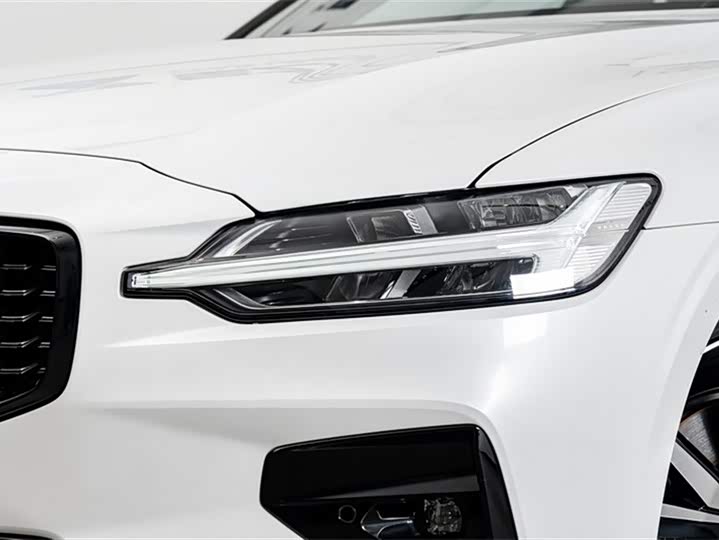 Фото 4 - Volvo S60