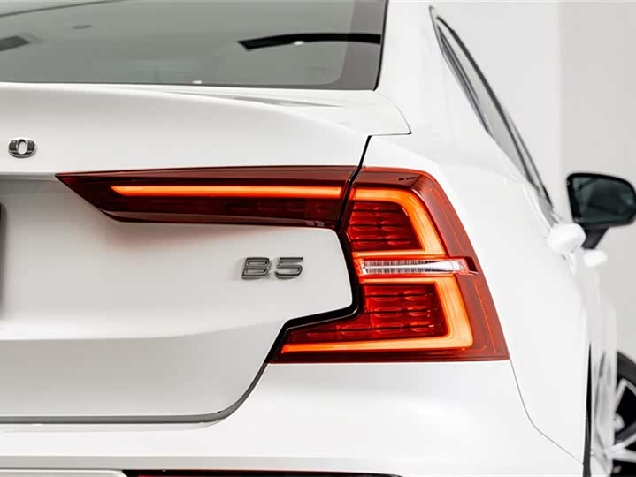 Фото 9 - Volvo S60