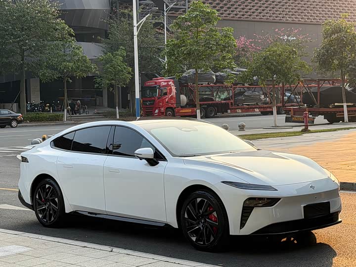 Фото 3 - Dongfeng Yipai eπ 007