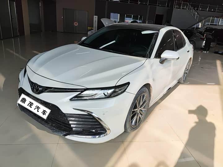 Фото 1 - Toyota Camry