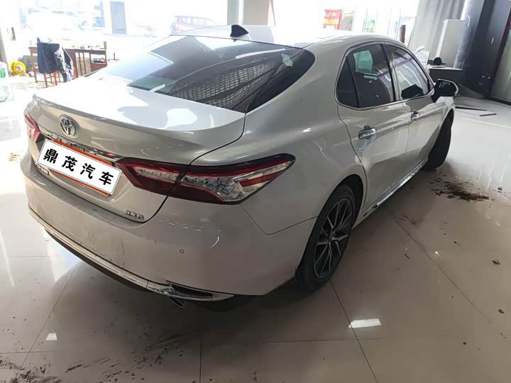 Фото 3 - Toyota Camry