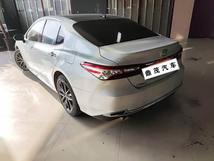 Фото 4 - Toyota Camry