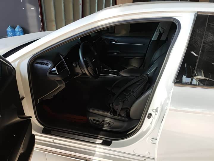 Фото 5 - Toyota Camry