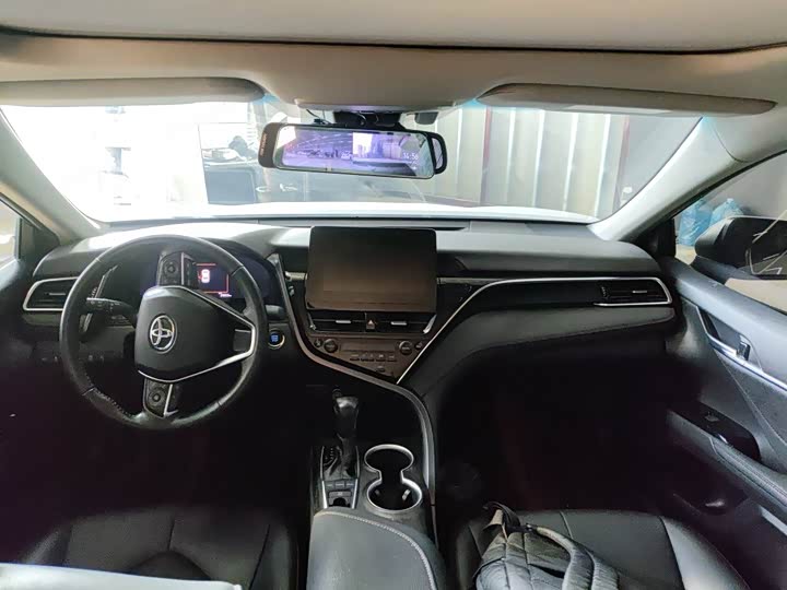 Фото 7 - Toyota Camry