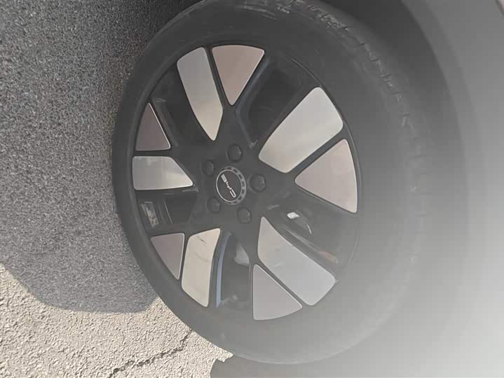 Фото 6 - BYD Dolphin