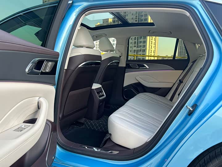 Фото 5 - Hongqi H5