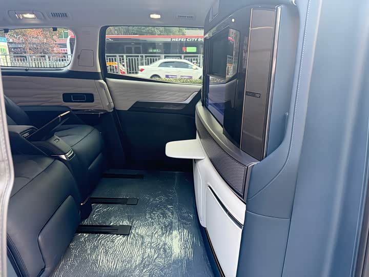 Фото 9 - Buick GL8 Century