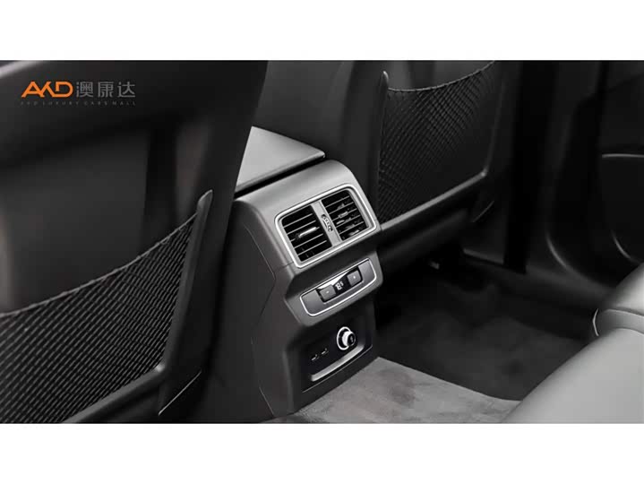 Фото 9 - Audi Q5L