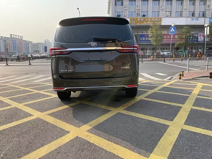 Фото 3 - Buick GL8 ES