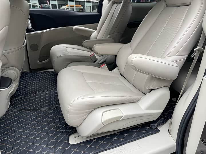 Фото 8 - Buick GL8 ES