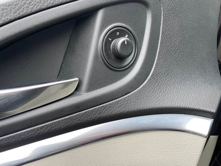 Фото 9 - Buick GL8 ES