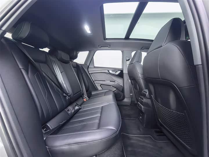 Фото 8 - Audi Q4 e-tron