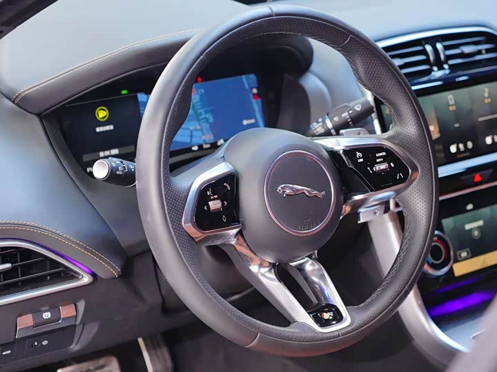 Фото 5 - Jaguar XE L