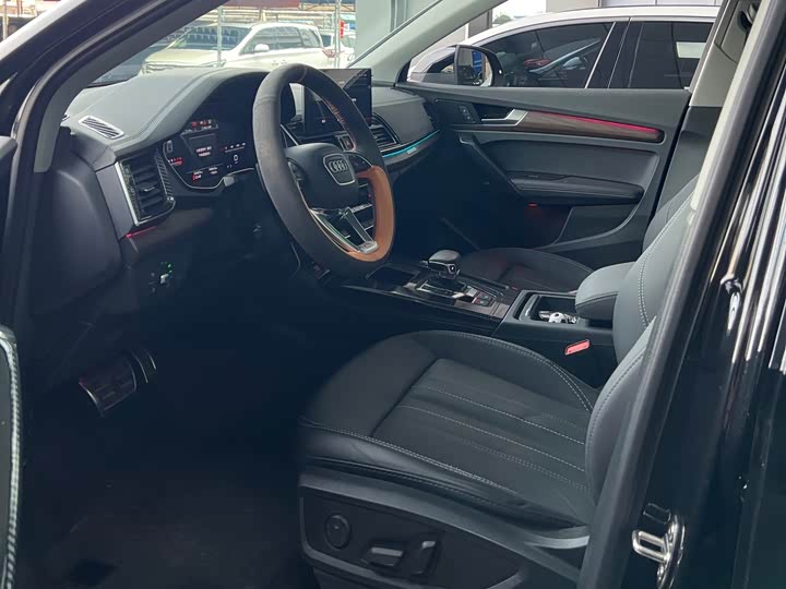 Фото 4 - Audi Q5L