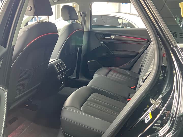 Фото 6 - Audi Q5L