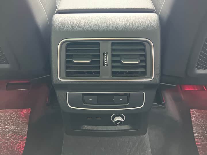 Фото 8 - Audi Q5L