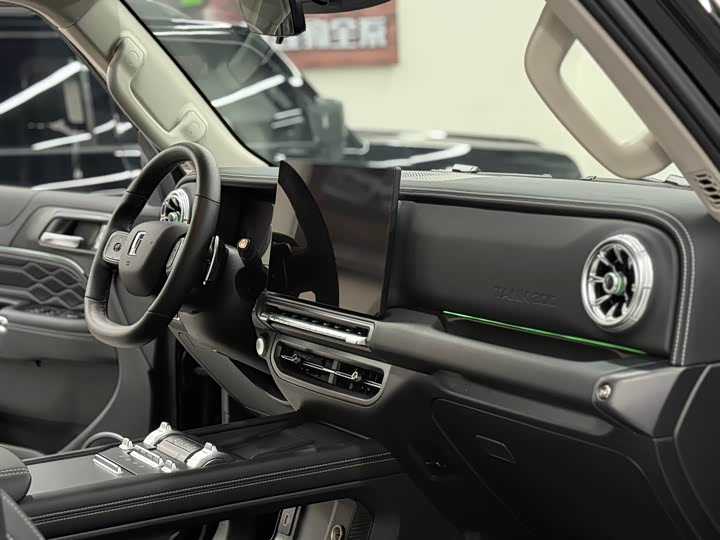 Фото 5 - Tank 300 Hybrid