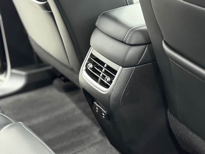 Фото 7 - Tank 300 Hybrid