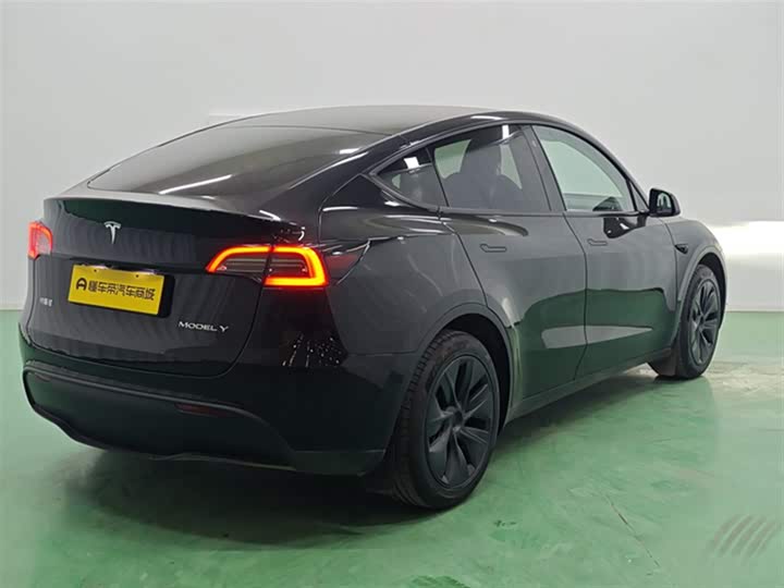 Фото 8 - Tesla Model Y