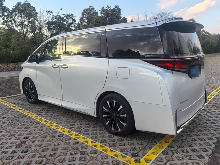Фото 3 - Toyota Vellfire