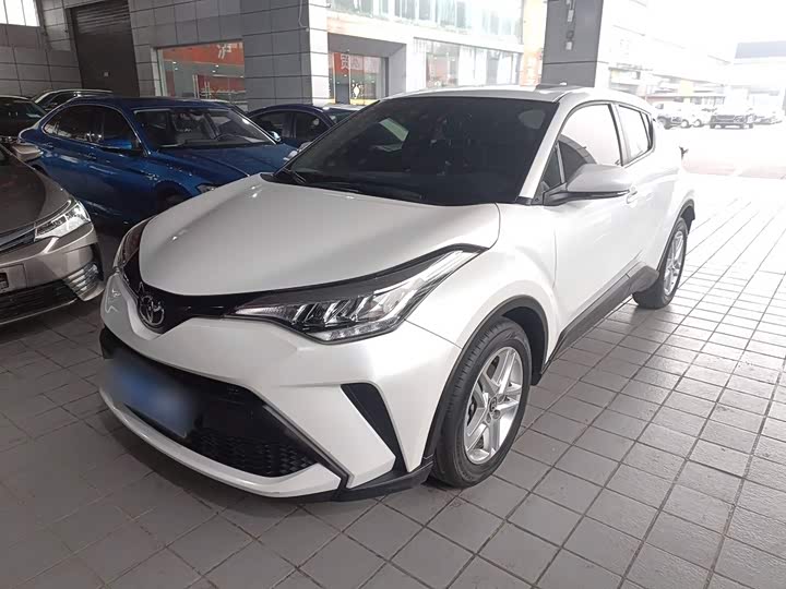 Фото 2 - Toyota C-HR