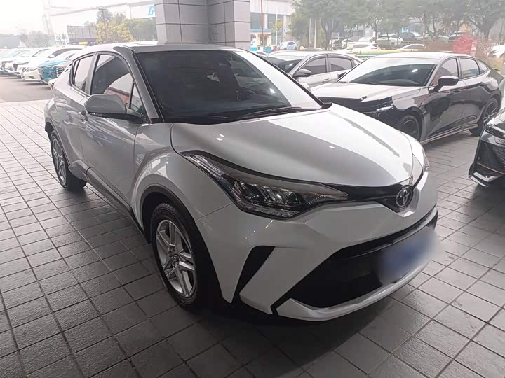 Фото 4 - Toyota C-HR