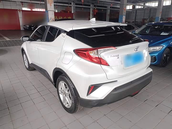Фото 5 - Toyota C-HR