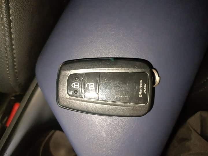 Фото 9 - Toyota C-HR