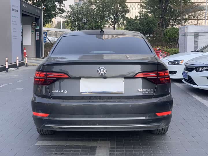 Фото 3 - Volkswagen Sagitar L