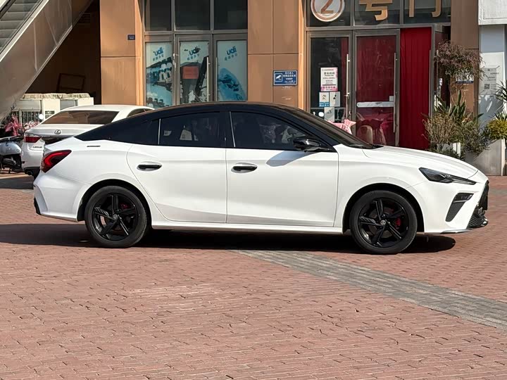 Фото 4 - MG Motor 5 Scorpio