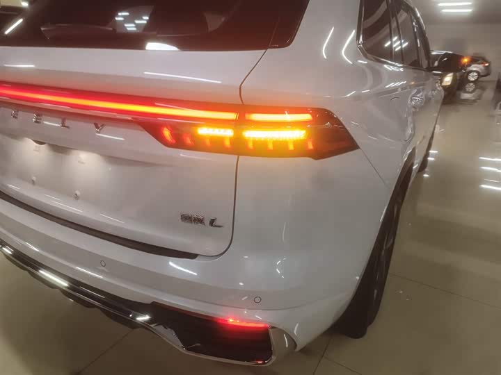 Фото 8 - Geely Monjaro