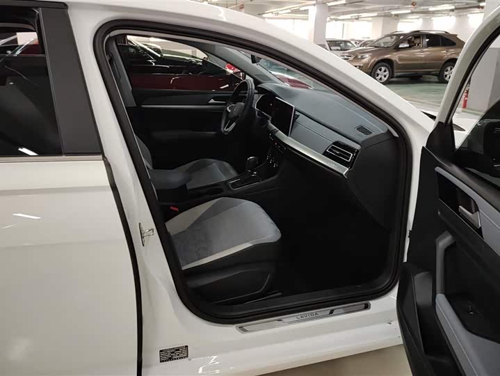 Фото 8 - Volkswagen Lavida