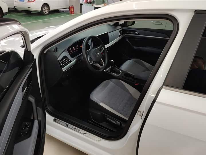 Фото 9 - Volkswagen Lavida