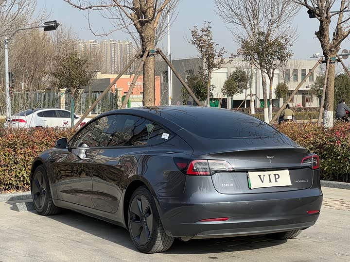 Фото 6 - Tesla Model 3