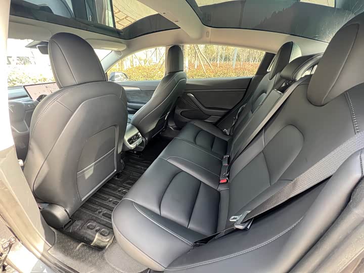 Фото 8 - Tesla Model 3