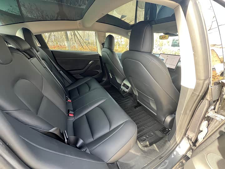 Фото 9 - Tesla Model 3