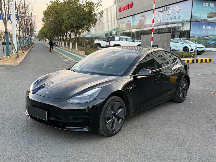Фото 1 - Tesla Model 3