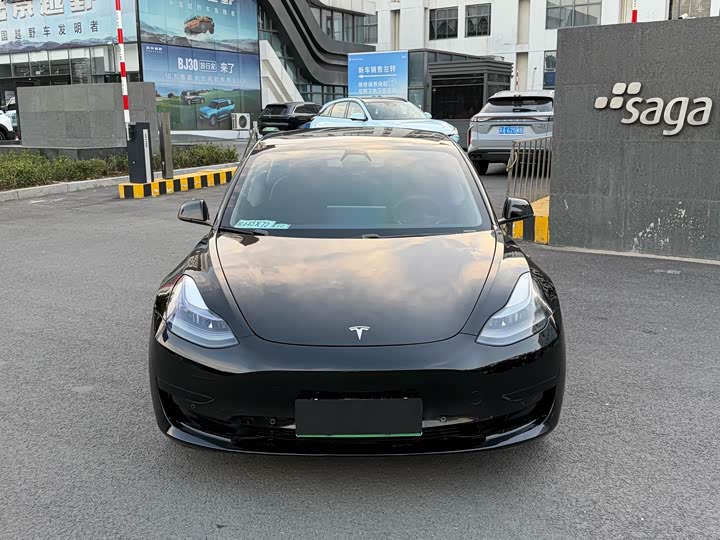Фото 2 - Tesla Model 3