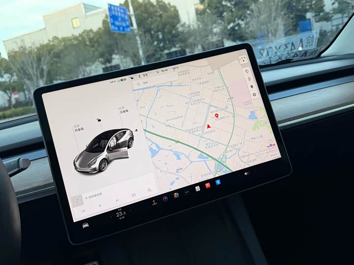 Фото 4 - Tesla Model 3