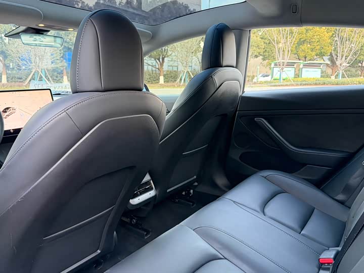 Фото 5 - Tesla Model 3