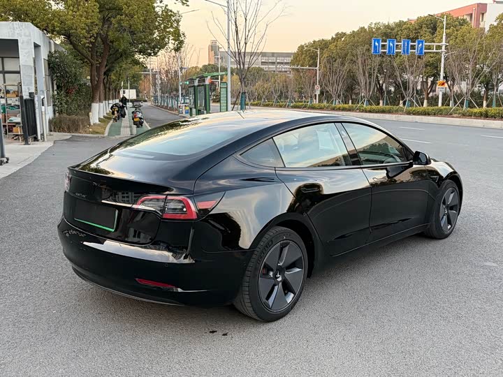 Фото 8 - Tesla Model 3