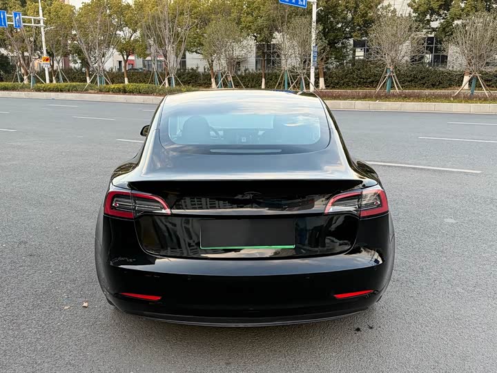 Фото 9 - Tesla Model 3