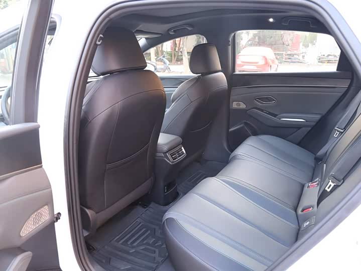 Фото 8 - BYD Qin L