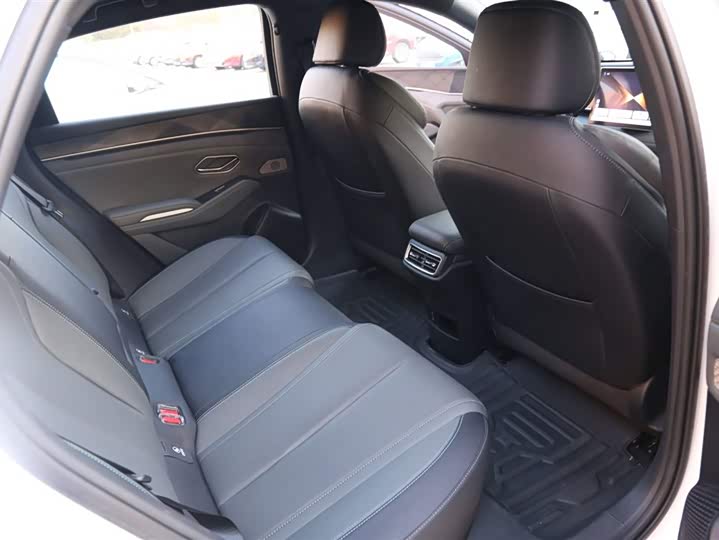 Фото 9 - BYD Qin L