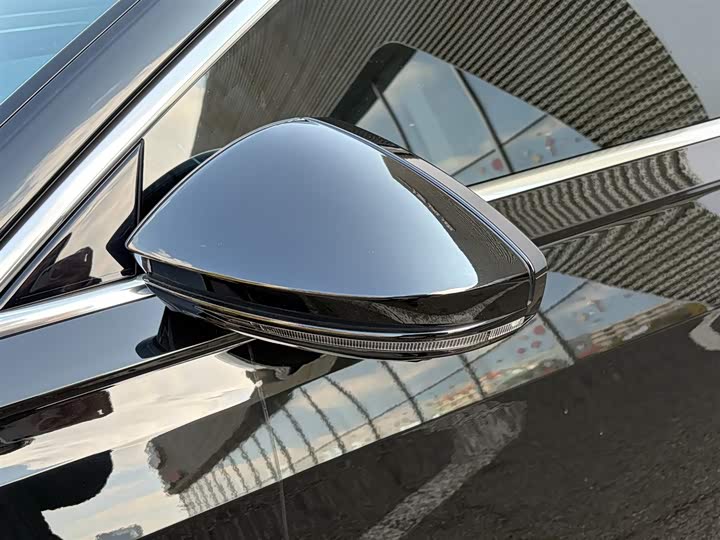 Фото 8 - Audi A8