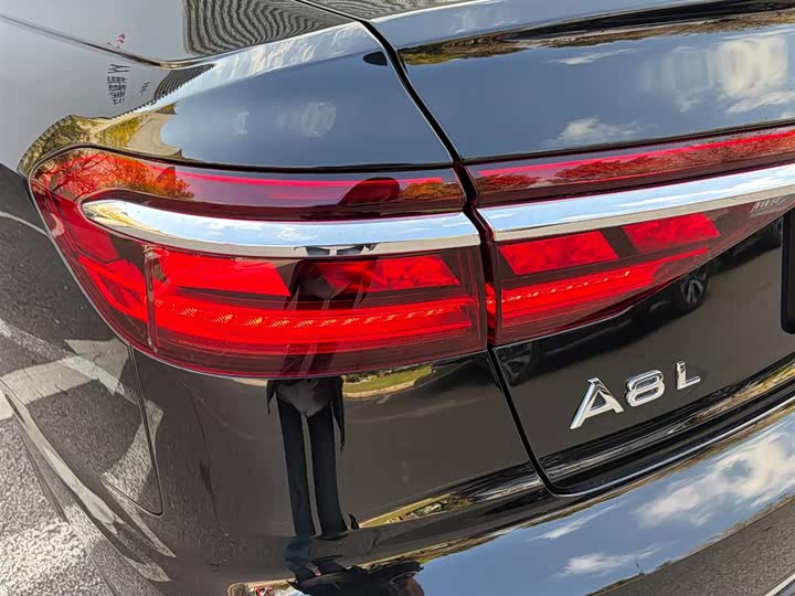 Фото 9 - Audi A8